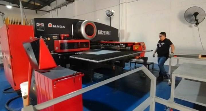Amada EM 2510NT CNC turret punch press with operator at Divanttec Metal